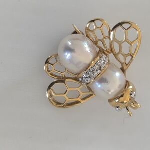 Ross-Simons 14K Gold and Diamond Pearl Bee Brooch